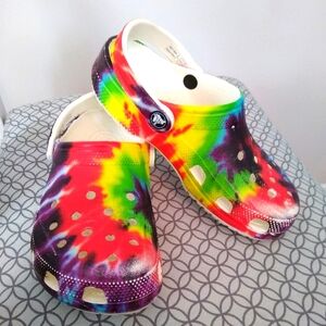 Kids Crocs tie dye shoes sz 4